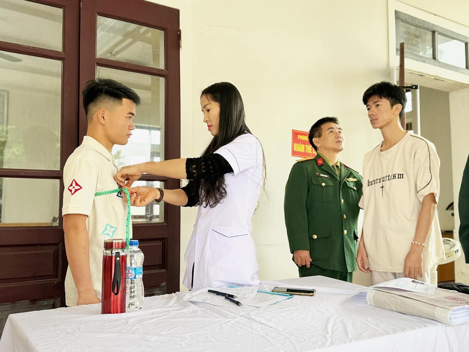 Khám sức khoẻ nghĩa vụ Quân sự và nghĩa vụ tham gia Công an Nhân dân trên địa bàn huyện Cẩm Xuyên