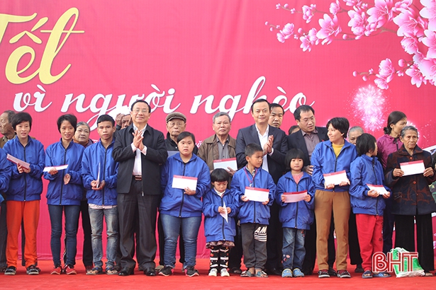 Agribank chi nhánh 2 Hà Tĩnh tổ chức “Xuân yêu thương, Tết tình nghĩa”