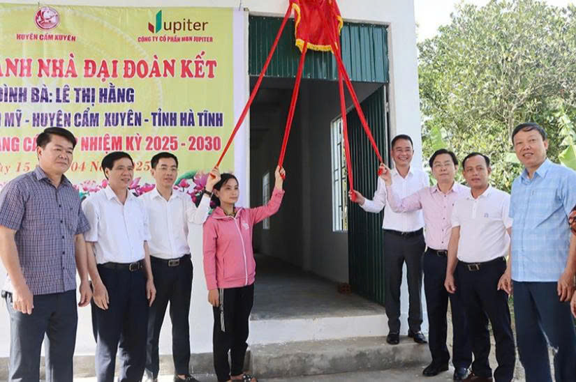 Hỗ trợ 2 hộ nghèo xây dựng nhà đại đoàn kết trên địa bàn huyện Cẩm Xuyên