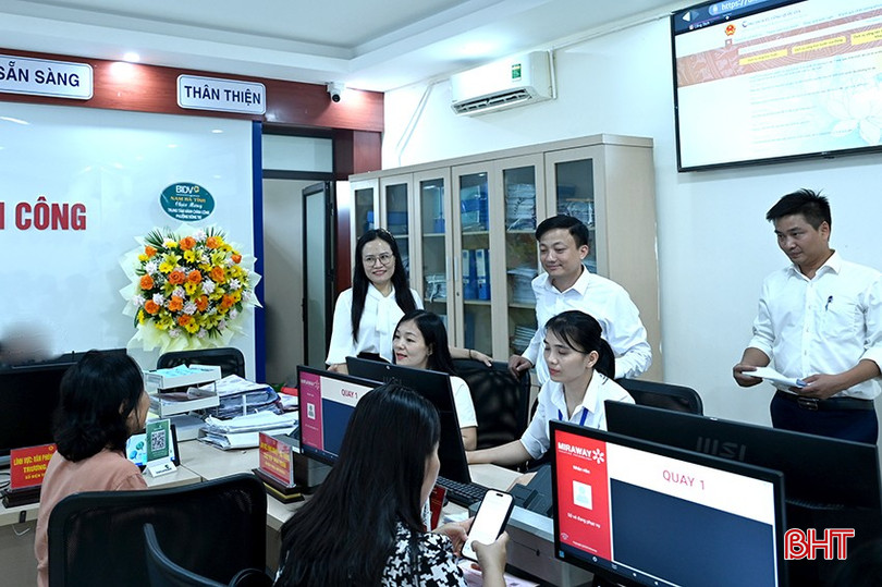 Chủ tịch xã, phường ký thẩm quyền cấp sổ đỏ - lợi nhiều bề