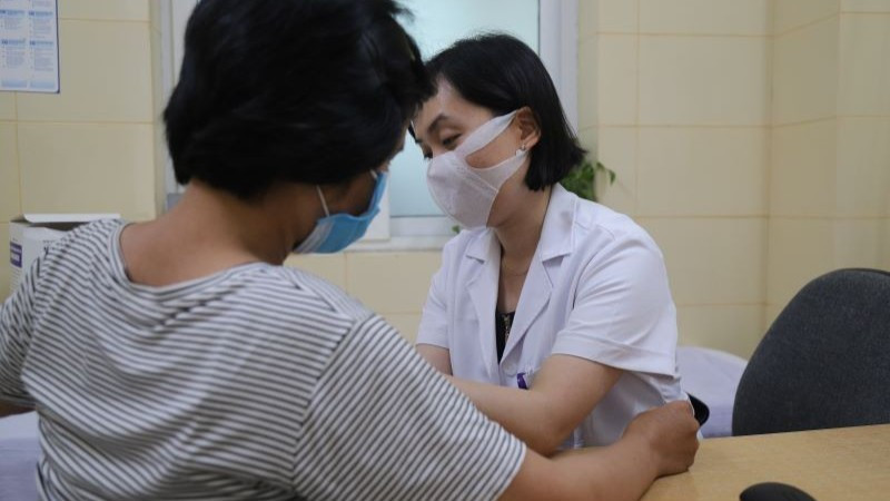 Không còn nỗi lo “mỗi tháng đi lấy thuốc”: Người bệnh hưởng lợi từ chính sách mới