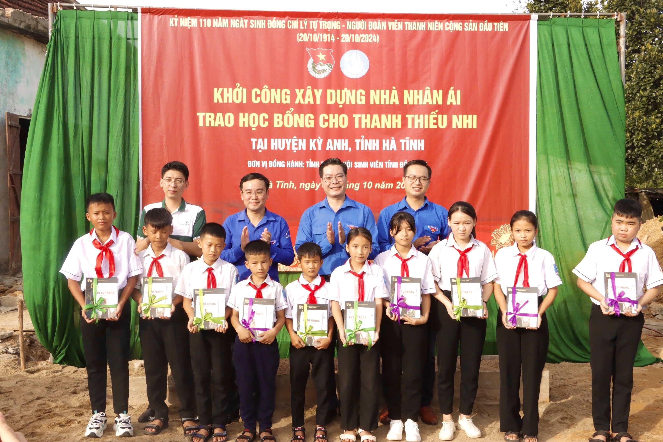 Khởi công nhà nhân ái và trao học bổng cho TTN có hoàn cảnh khó khăn trên địa bàn huyện Kỳ Anh