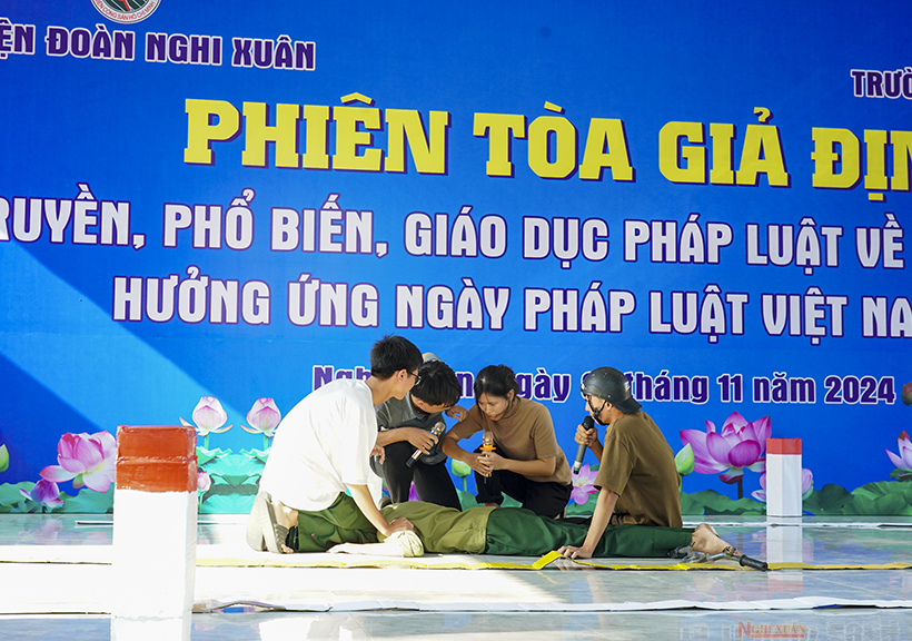 Tuyên truyền phổ biến pháp luật về trật tự an toàn giao thông thông qua Phiên tòa giả định