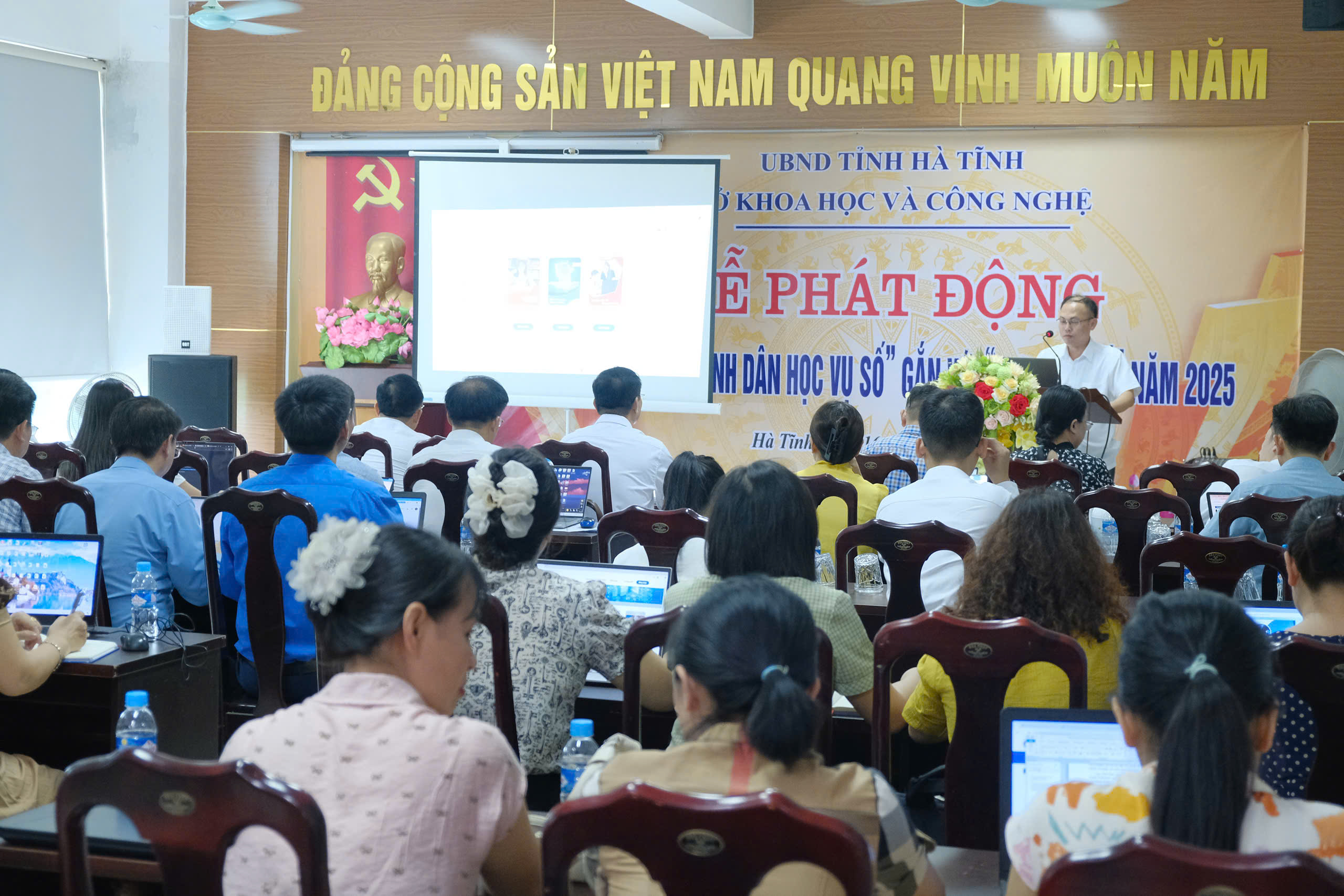 Sở KHCN phát động Phong trào “Bình dân học vụ số” gắn với “Học tập số”
