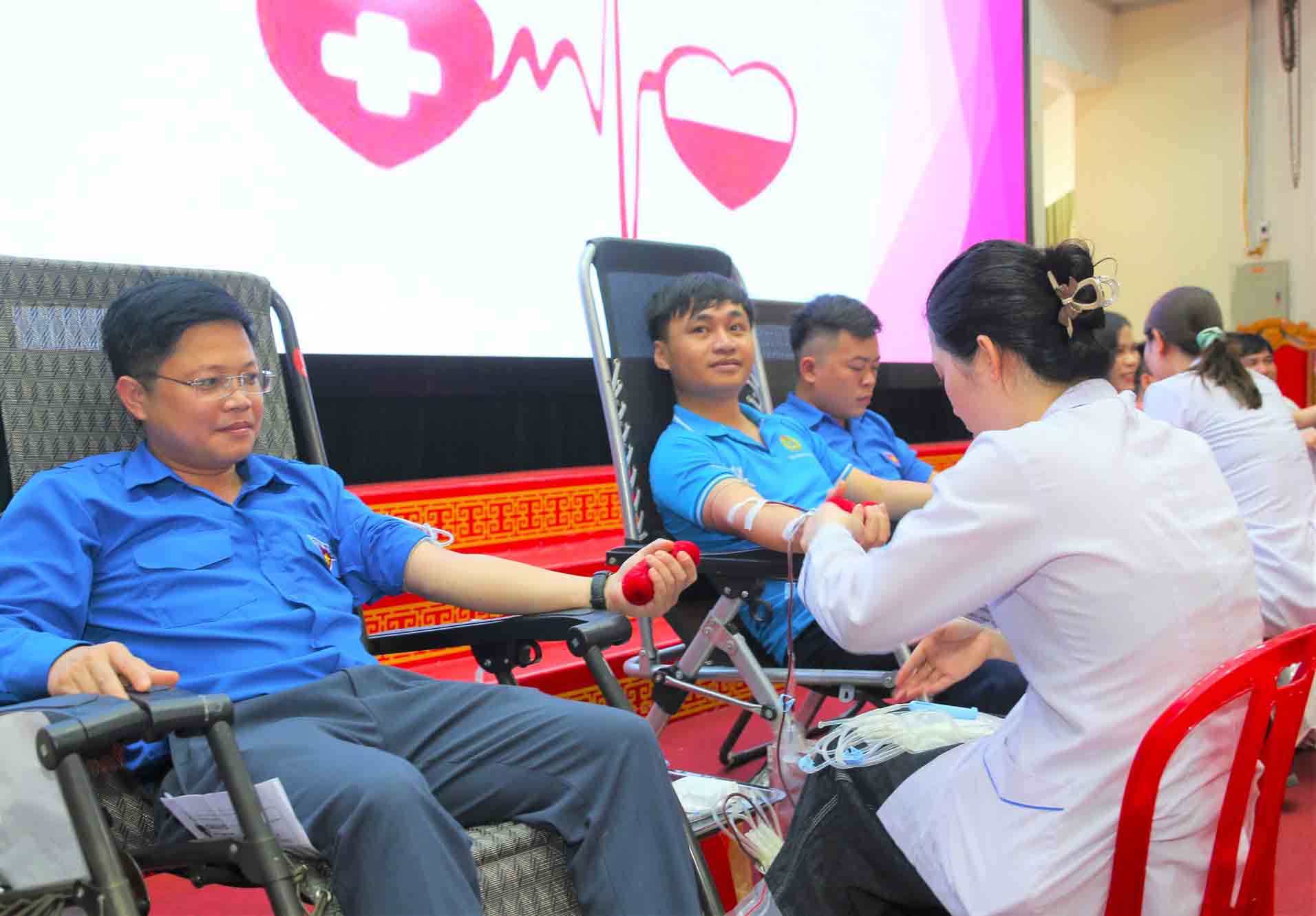 Thạch Hà: Hơn 500 tình nguyện viên tham gia hiến máu