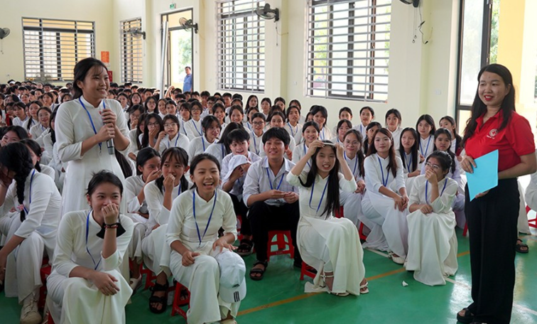 Nghi Xuân: Trang bị kiến thức về an toàn giao thông cho học sinh