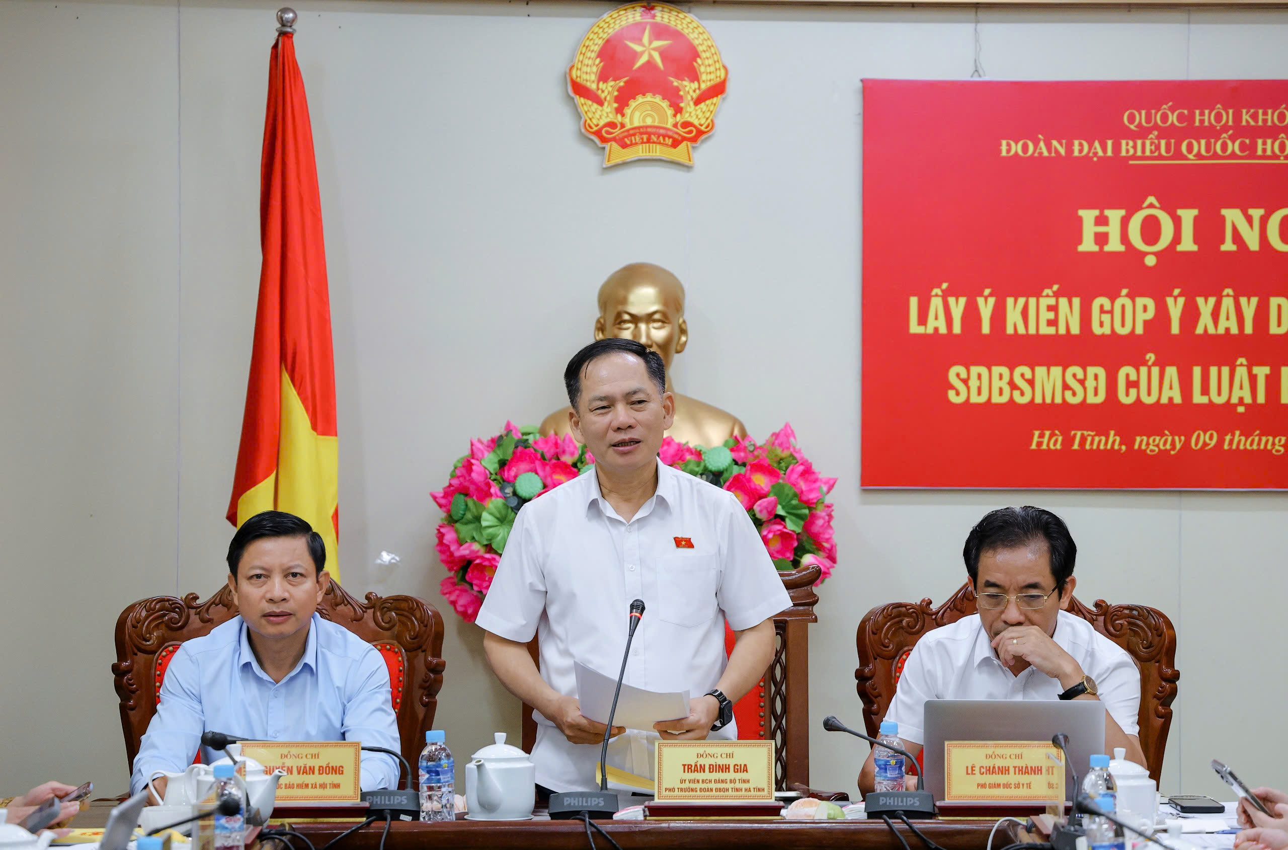 Đoàn Đại biểu Quốc hội tỉnh Hà Tĩnh lấy ý kiến góp ý sửa đổi Luật BHYT