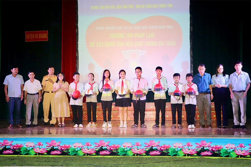 Vũ Quang: Trang bị kiến thức an toàn giao thông cho học sinh