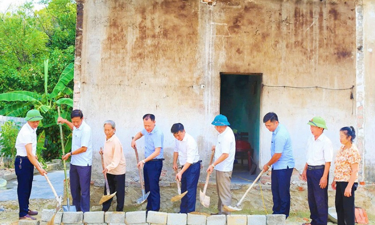 Thạch Hà: Trao sinh kế, khởi công nhà đại đoàn kết