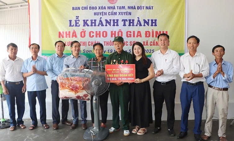 Hoàn thành chương trình xóa nhà tạm, nhà dột nát trên địa bàn huyện Cẩm Xuyên