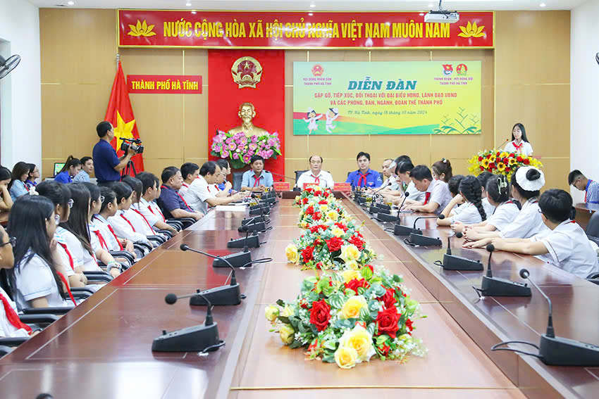 Diễn đàn trẻ em gặp gỡ, đối thoại với lãnh đạo thành phố