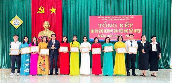Hương Sơn: Công nhận 135 giáo viên tiểu học dạy giỏi cấp huyện
