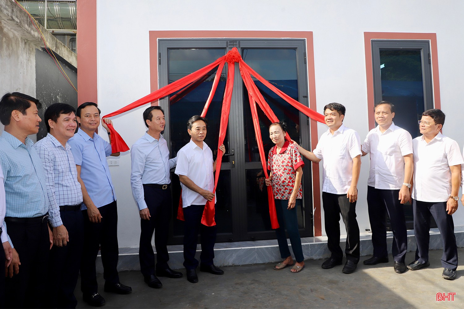 Phó Bí thư Thường trực Tỉnh ủy dự lễ khánh thành nhà ở cho hộ nghèo tại Thạch Hà