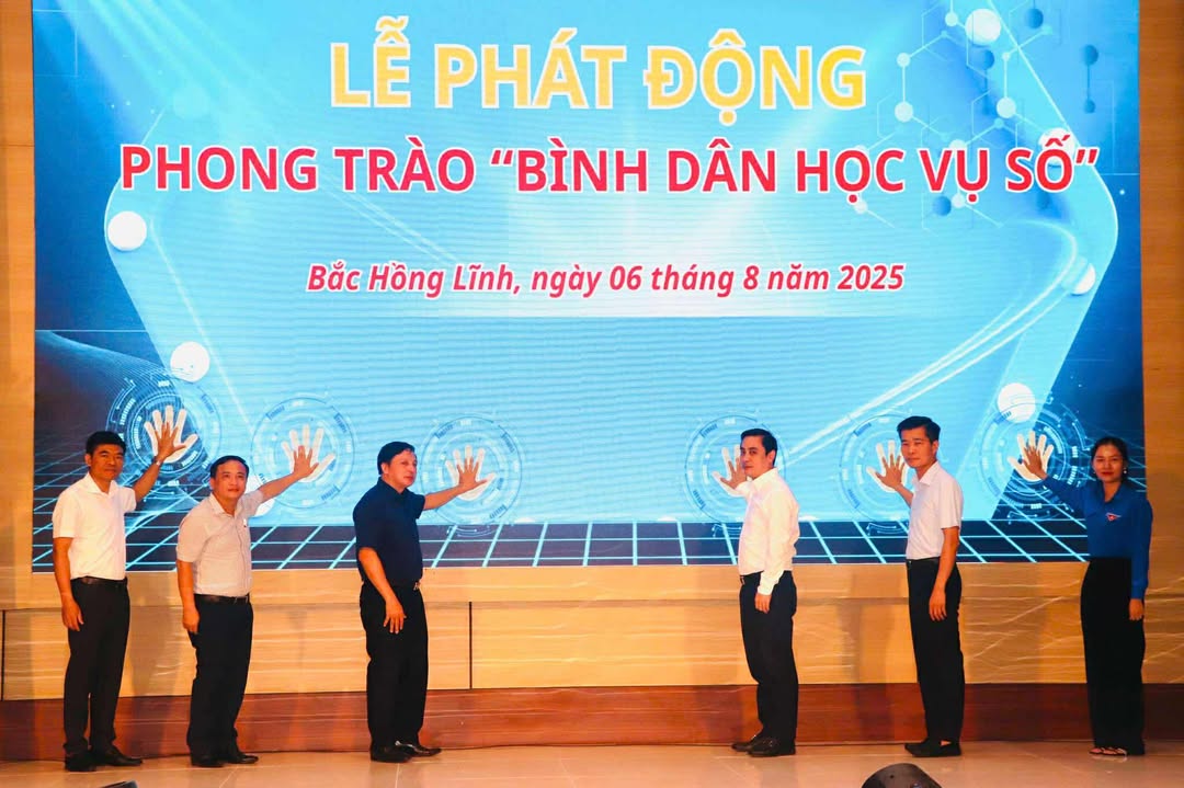 Phường Bắc Hồng Lĩnh tổ chức lễ phát động phong trào “Bình dân học vụ số” gắn với tập huấn ứng dụng công nghệ trong chuyển đổi số