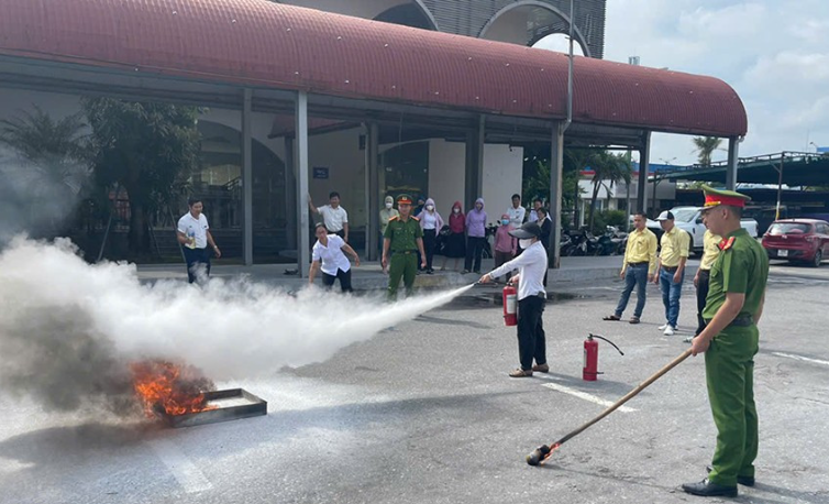 Thạch Hà: Trang bị kiến thức phòng cháy, chữa cháy cho học sinh trên địa bàn