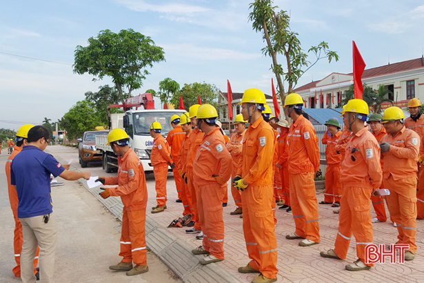 Điện lực Hà Tĩnh tăng cường chỉnh trang lưới điện cơ sở