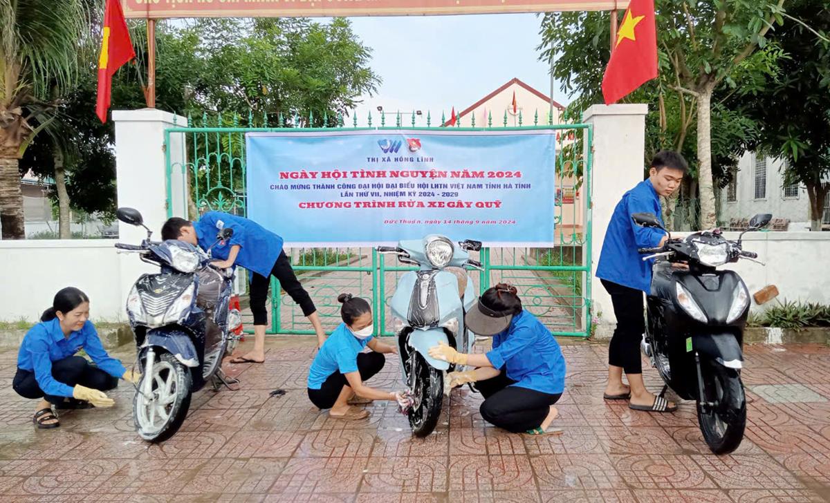 Tuổi trẻ Hồng Lĩnh rửa xe gây quỹ ủng hộ đồng bào miền Bắc bị thiệt hại do bão số 3
