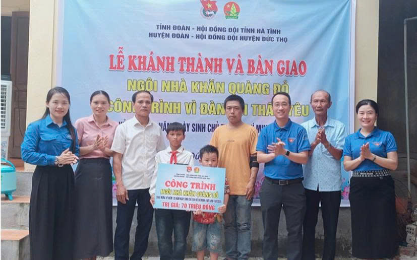 Đức Thọ bàn giao 'Nhà khăn quàng đỏ' cho học sinh nghèo trên địa bàn