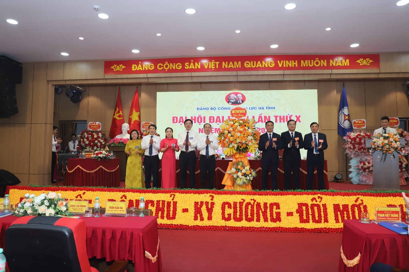 Đại hội Đảng bộ Công ty Điện lực Hà Tĩnh lần thứ X, nhiệm kỳ 2025–2030: Tiếp tục đổi mới, phát huy tinh thần đoàn kết, quyết tâm thực hiện thắng lợi các mục tiêu đề ra'