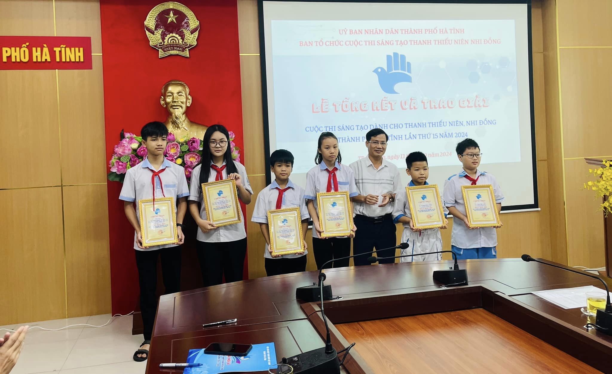 TP Hà Tĩnh tổng kết và trao giải cuộc thi sáng tạo kỹ thuật thanh, thiếu niên nhi đồng lần thứ 15