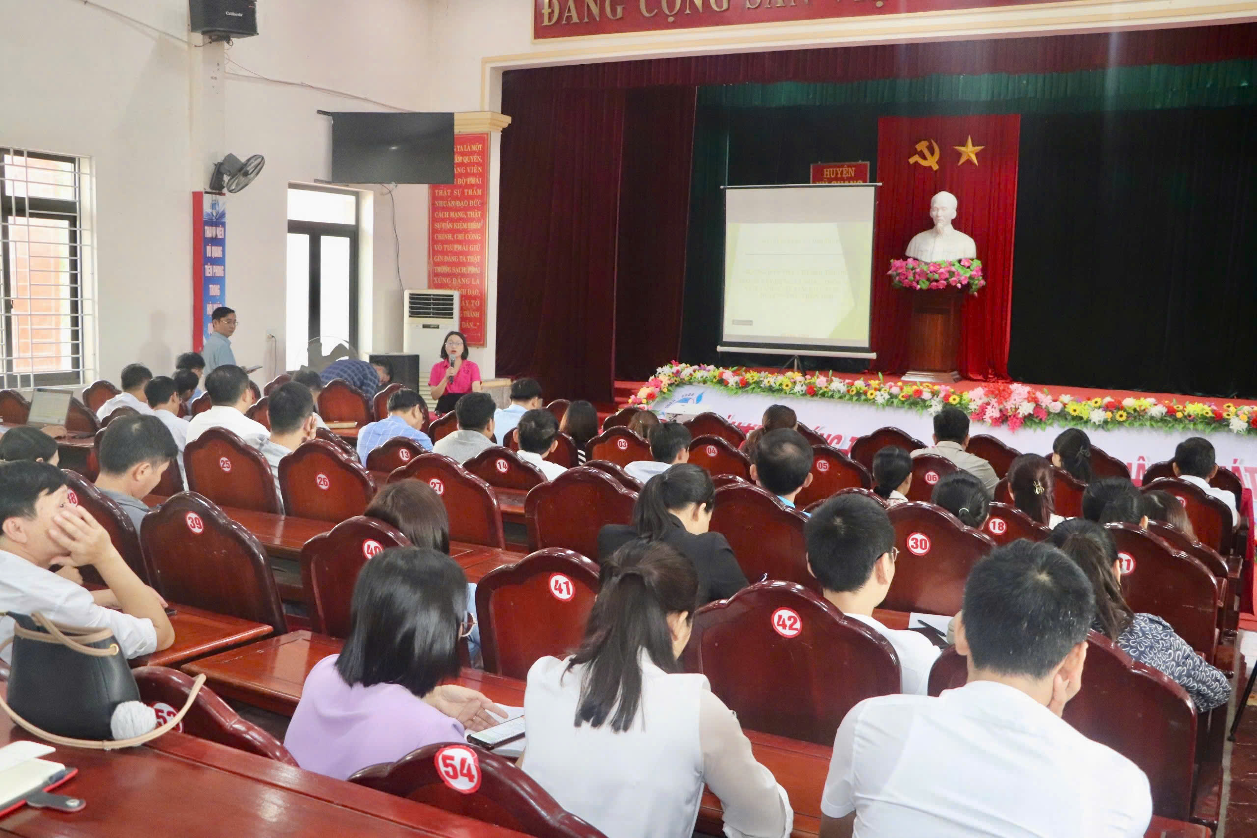 Tập huấn thực hiện tiêu chí Môi trường và phân loại rác thải tại nguồn