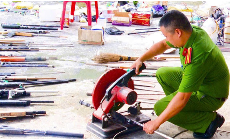 Đức Thọ: Công an tiêu huỷ nhiều loại vũ khí, vật liệu nổ