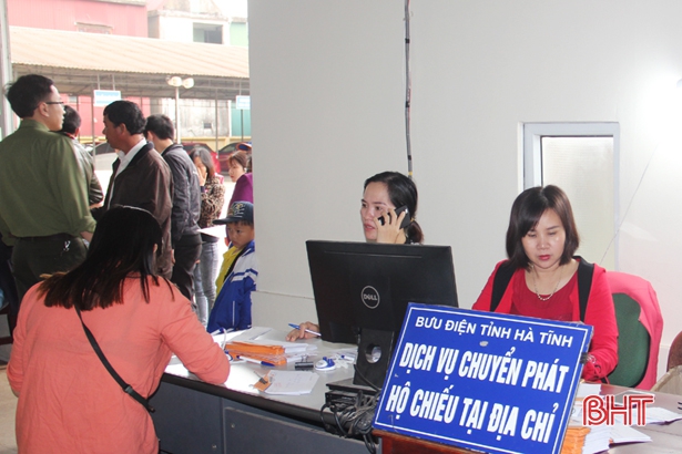Không còn cảnh chen lấn làm hộ chiếu, thông hành ngày đầu năm mới