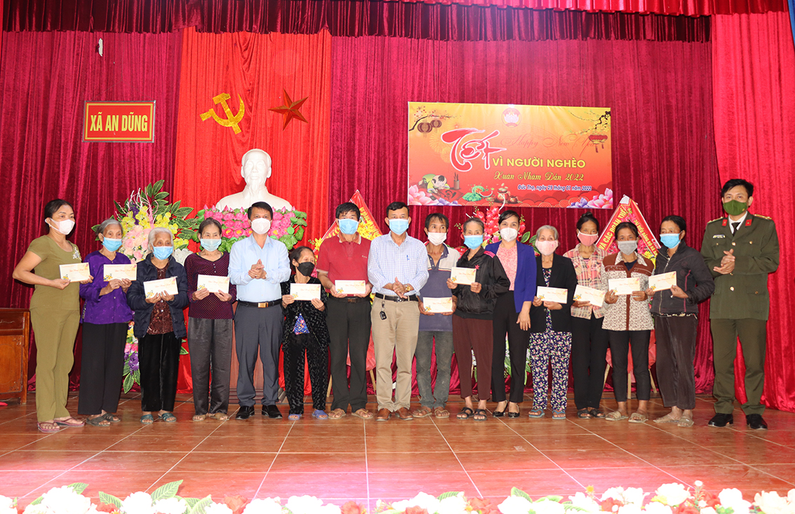 'Tết vì người nghèo' trên quê hương Đức Thọ