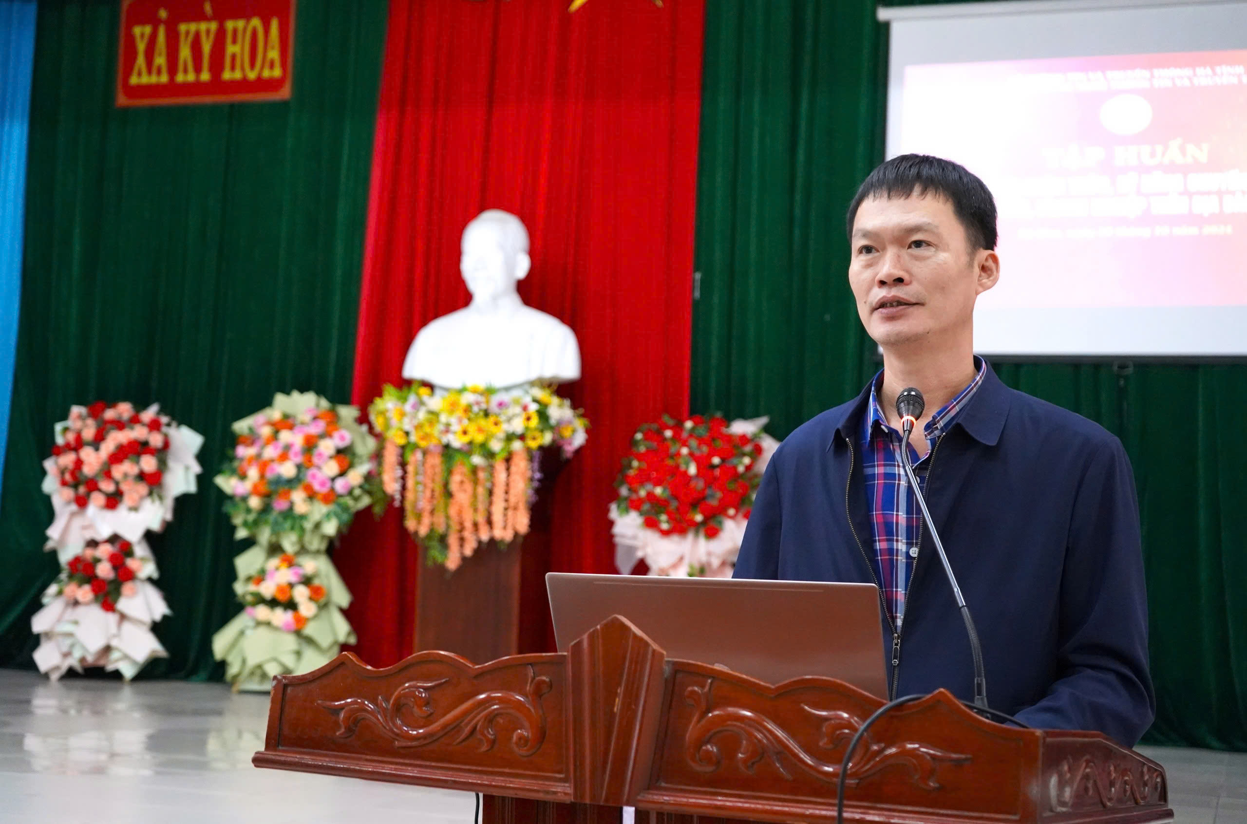 Đẩy mạnh công tác nâng cao nhận thức về chuyển đổi số cho người dân