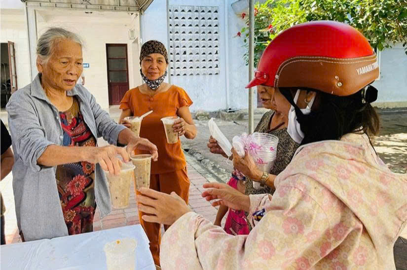 Những bát cháo tự tâm lan tỏa tình yêu thương