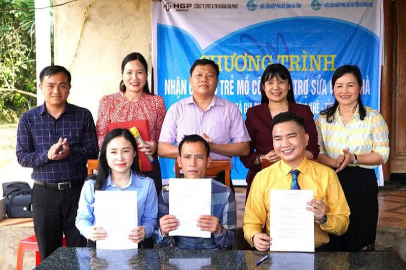 Hương Khê: Thêm 3 trẻ mồ côi mẹ được đỡ đầu
