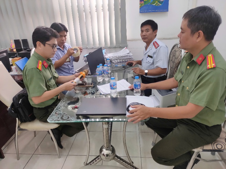 Nghiêm cấm sản xuất, nhập khẩu, kinh doanh, sử dụng micro không dây có tần số hoạt động không đúng quy định