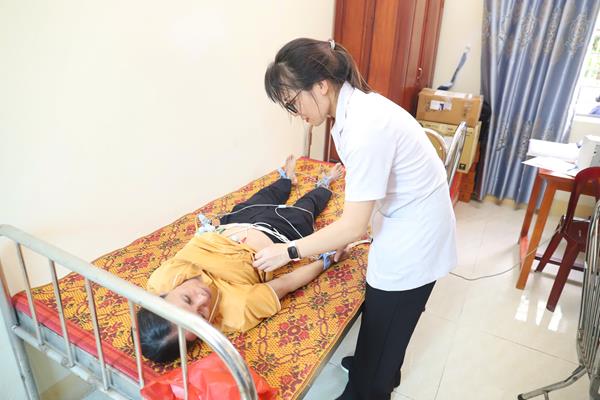 Hương Sơn: Khám, cấp phát thuốc miễn phí cho 500 người cao tuổi trên địa bàn