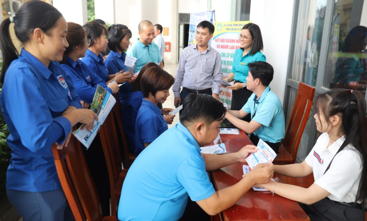 Hương Sơn: Hơn 250 lao động tham gia phiên giao dịch việc làm