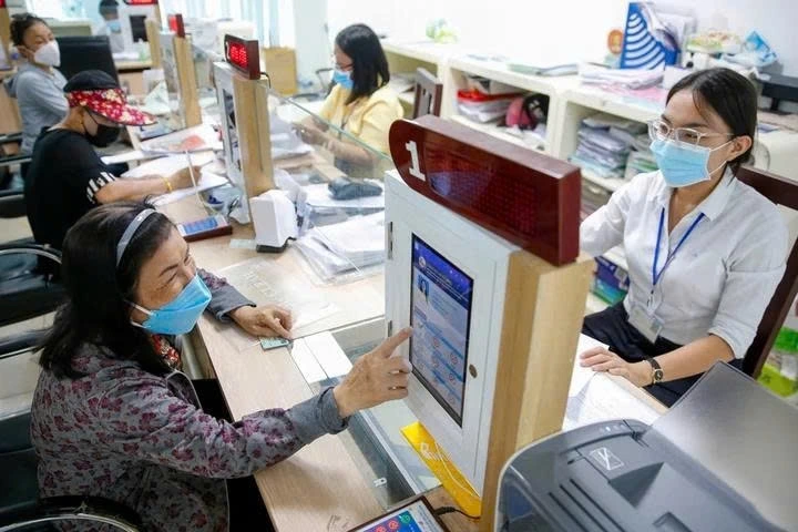 Cán bộ phản ánh "không được về hưu trước tuổi", Bộ Nội vụ nói gì?