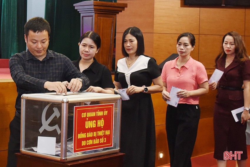 Ngày đầu phát động, Hà Tĩnh quyên góp hơn 1,7 tỷ đồng ủng hộ đồng bào phía Bắc