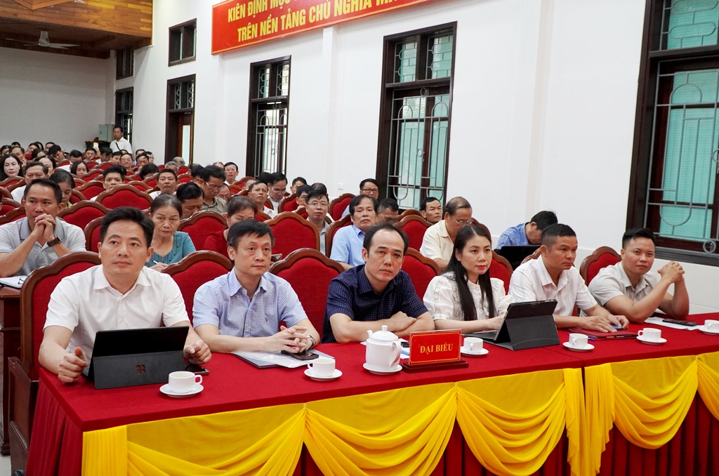 Phường Thành Sen phát động đợt cao điểm “Bình dân học vụ số” và tổ chức tập huấn chuyển đổi số