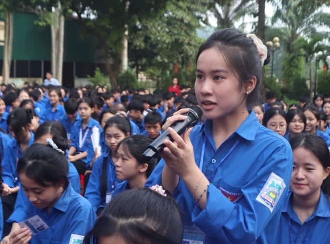 Bồi dưỡng về truyền thống yêu nước cho hơn 4.300 học sinh THPT Hương Sơn