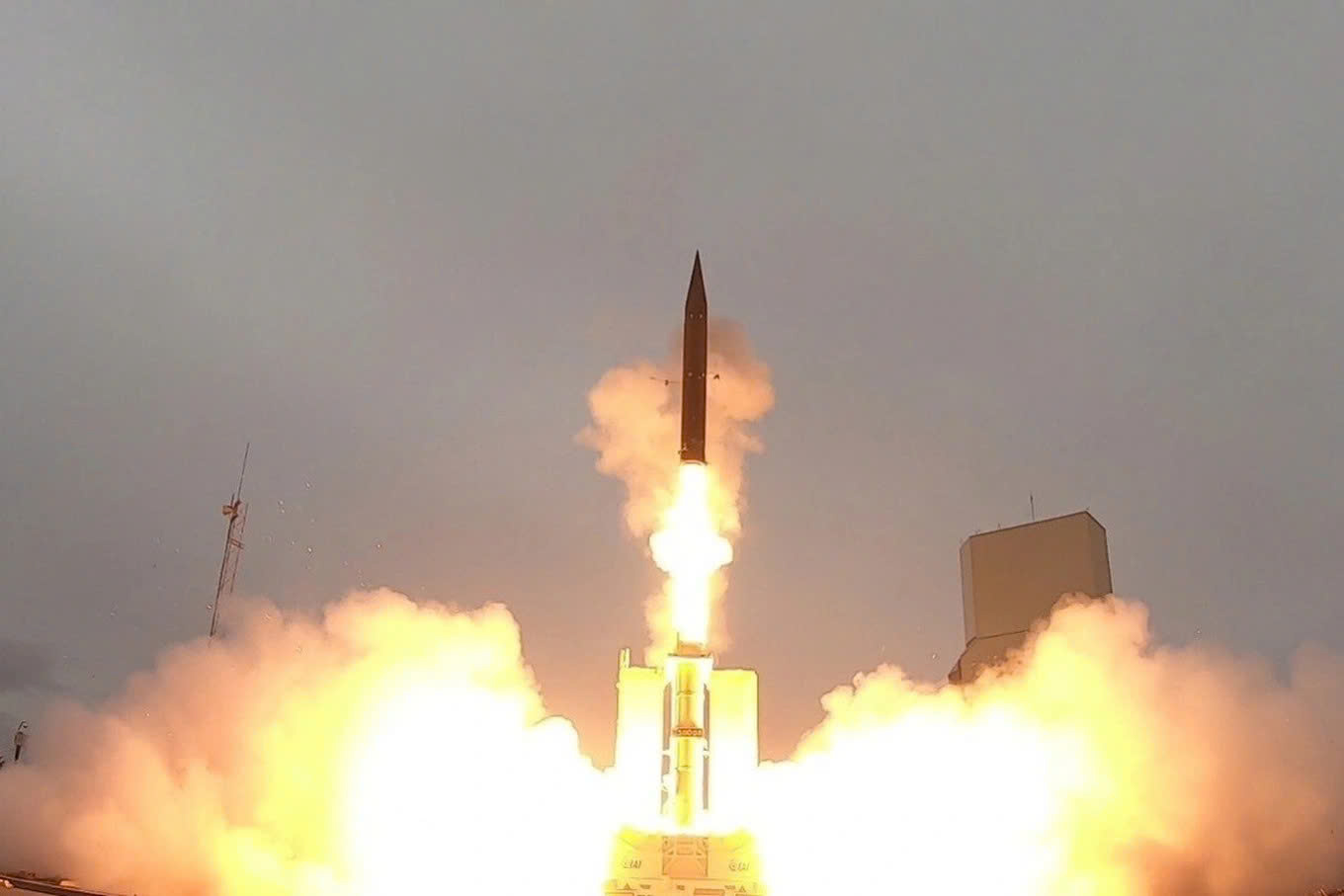  Chuyên gia cảnh báo cuộc chạy đua vũ trang hạt nhân mới trên thế giới