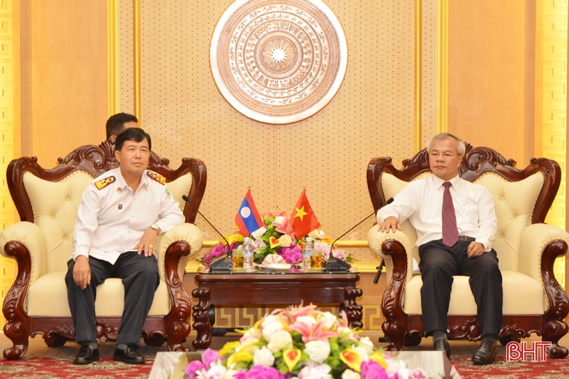 Đoàn cán bộ Tòa án nhân dân tỉnh Bôlykhămxay chào xã giao lãnh đạo tỉnhv