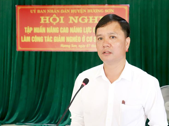 Hương Sơn: Phổ biến kiến thức về giảm nghèo cho cán bộ xã
