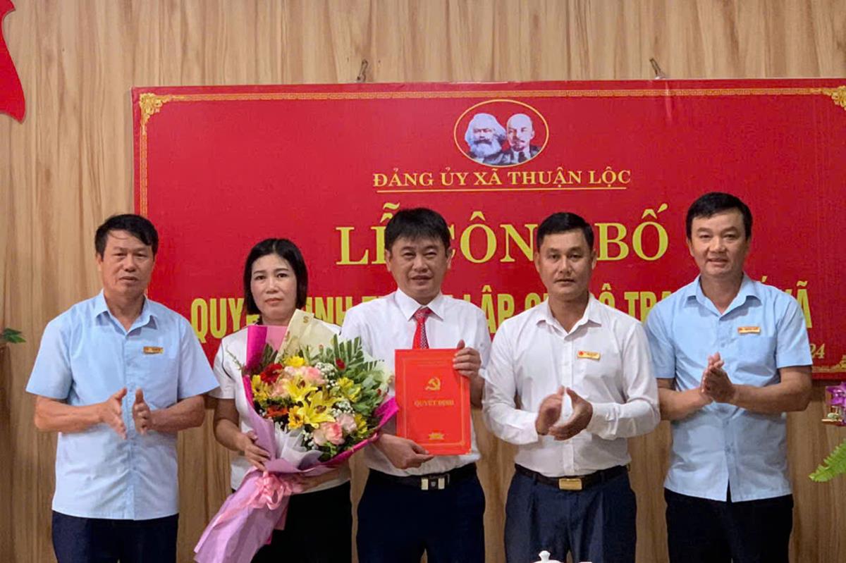 Công bố quyết định thành lập Chi bộ Trạm Y tế xã Thuận Lộc