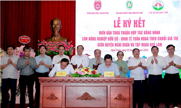 Lễ ký kết biên bản thỏa thuận đồng hành làm nông nghiệp hữu cơ, kinh tế tuần hoàn theo chuỗi giá trị.