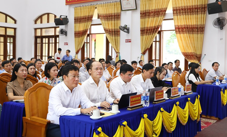 Cử tri TX Kỳ Anh kiến nghị nhiều vấn đề liên quan đến đời sống, xây dựng NTM