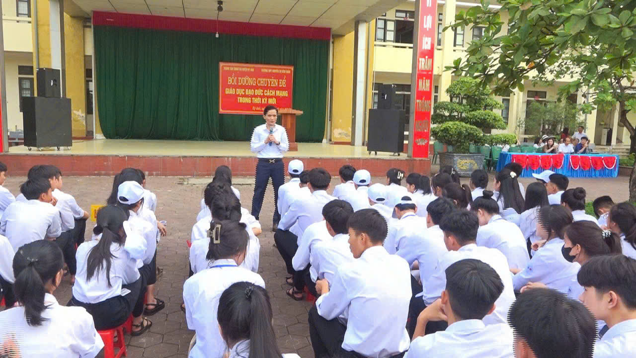 Bồi dưỡng chuyên đề “Giáo dục đạo đức cách mạng trong thời đại mới” năm 2024