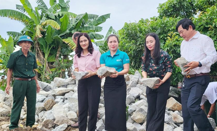 Hỗ trợ làm nhà đại đoàn kết cho hộ nghèo, gia đình chính sách trên địa bàn huyện Lộc Hà