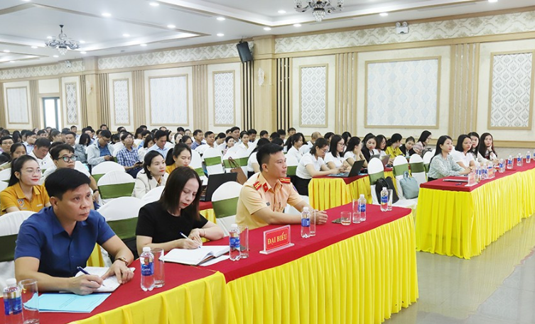 Tập huấn quy định về xây dựng xã, phường, thị trấn đạt chuẩn tiếp cận pháp luật