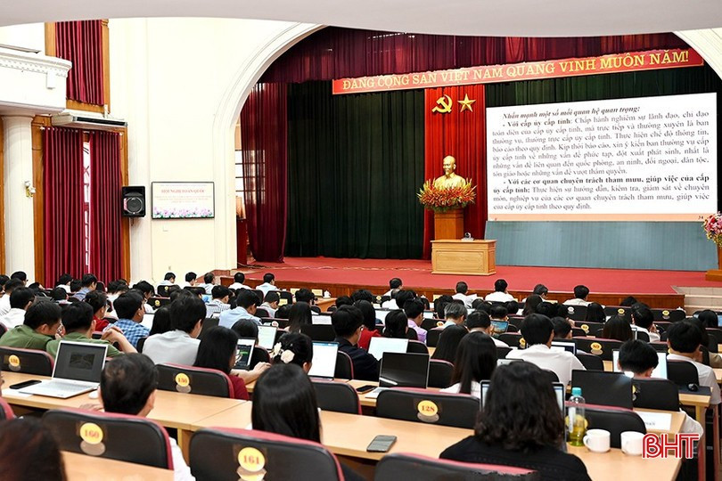 Bồi dưỡng nghiệp vụ cán bộ - bước chuẩn bị cần thiết cho mô hình chính quyền địa phương 2 cấp