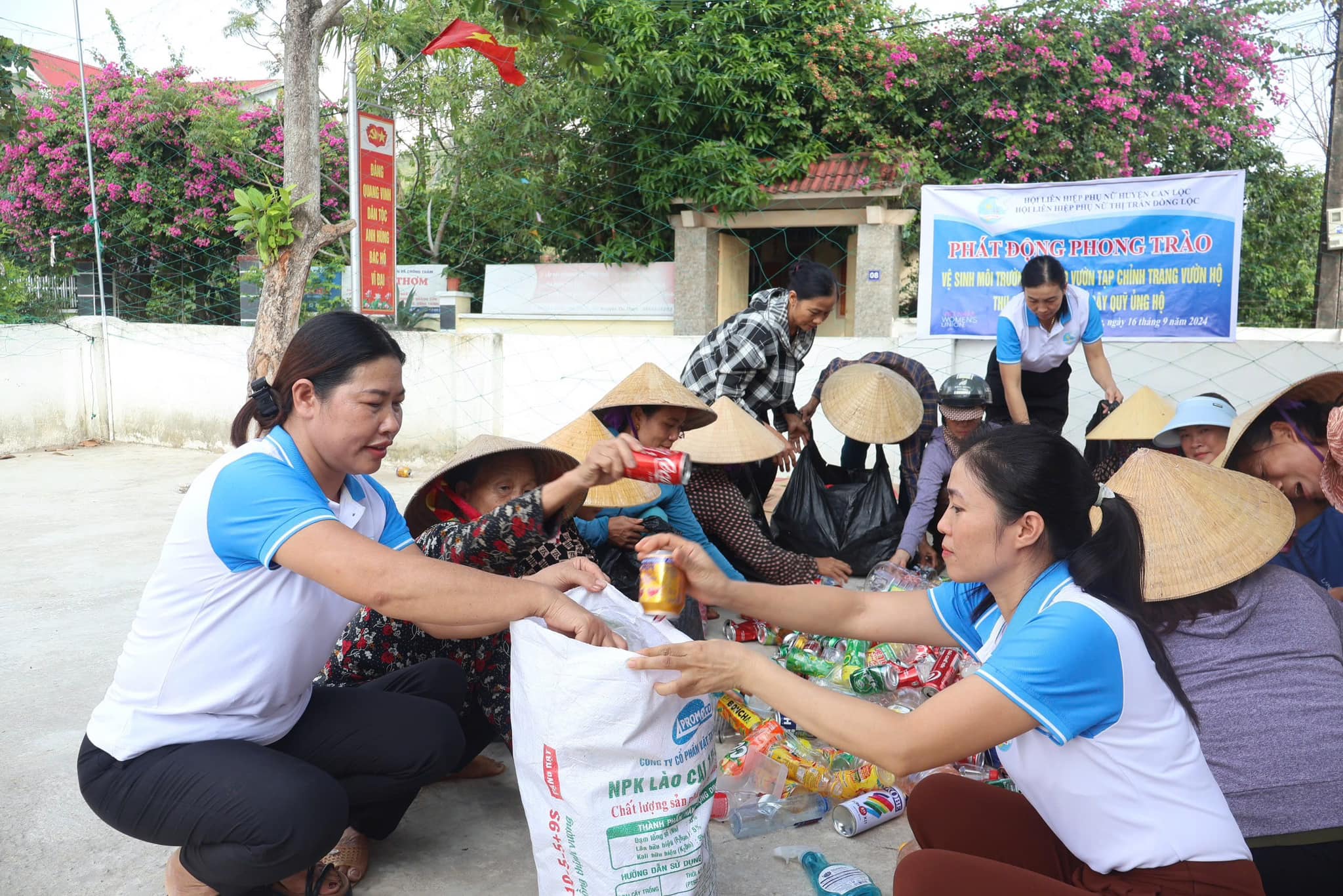 Phụ nữ Đồng Lộc thu gom phế liệu gây quỹ ủng hộ người dân vùng bão lũ miền Bắc