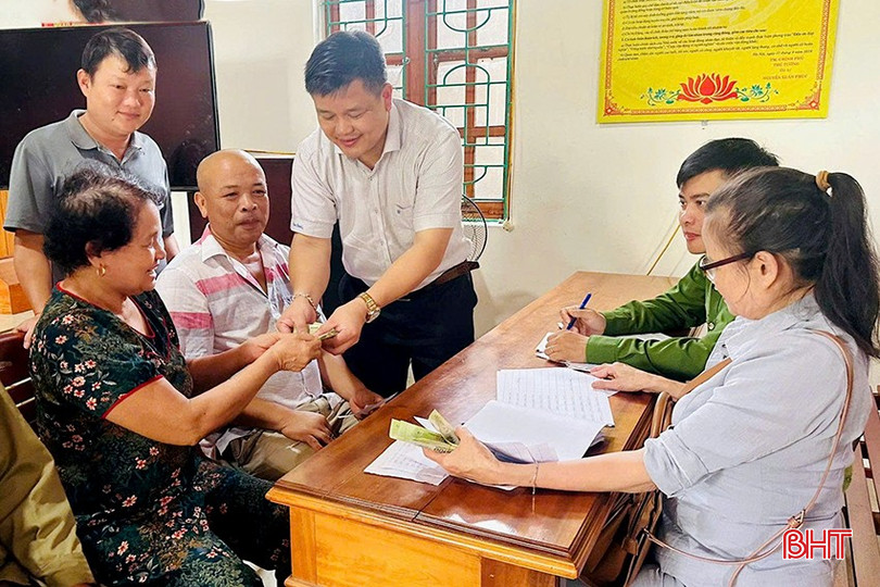 Hà Tĩnh tiếp tục chi trả tiền quà 2/9 cho người dân